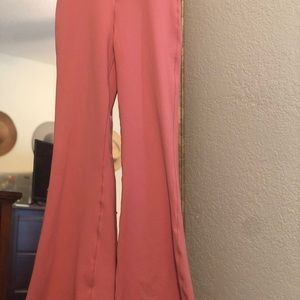 Crossover High Waisted Back Pocket Super Flare Leggings.
(PINK)